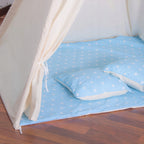 Cort copii  stil indian Teepee Tent cu fereastra, covoras gros si 2 perne, alb albastru
