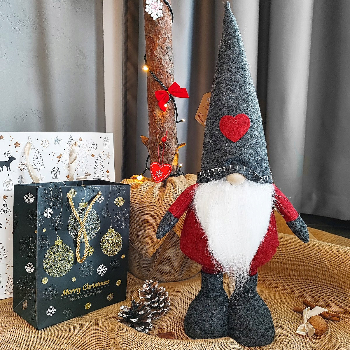 Figurina Craciun, Spiridus, picioare telescopice, inaltime extensibila 52-67cm