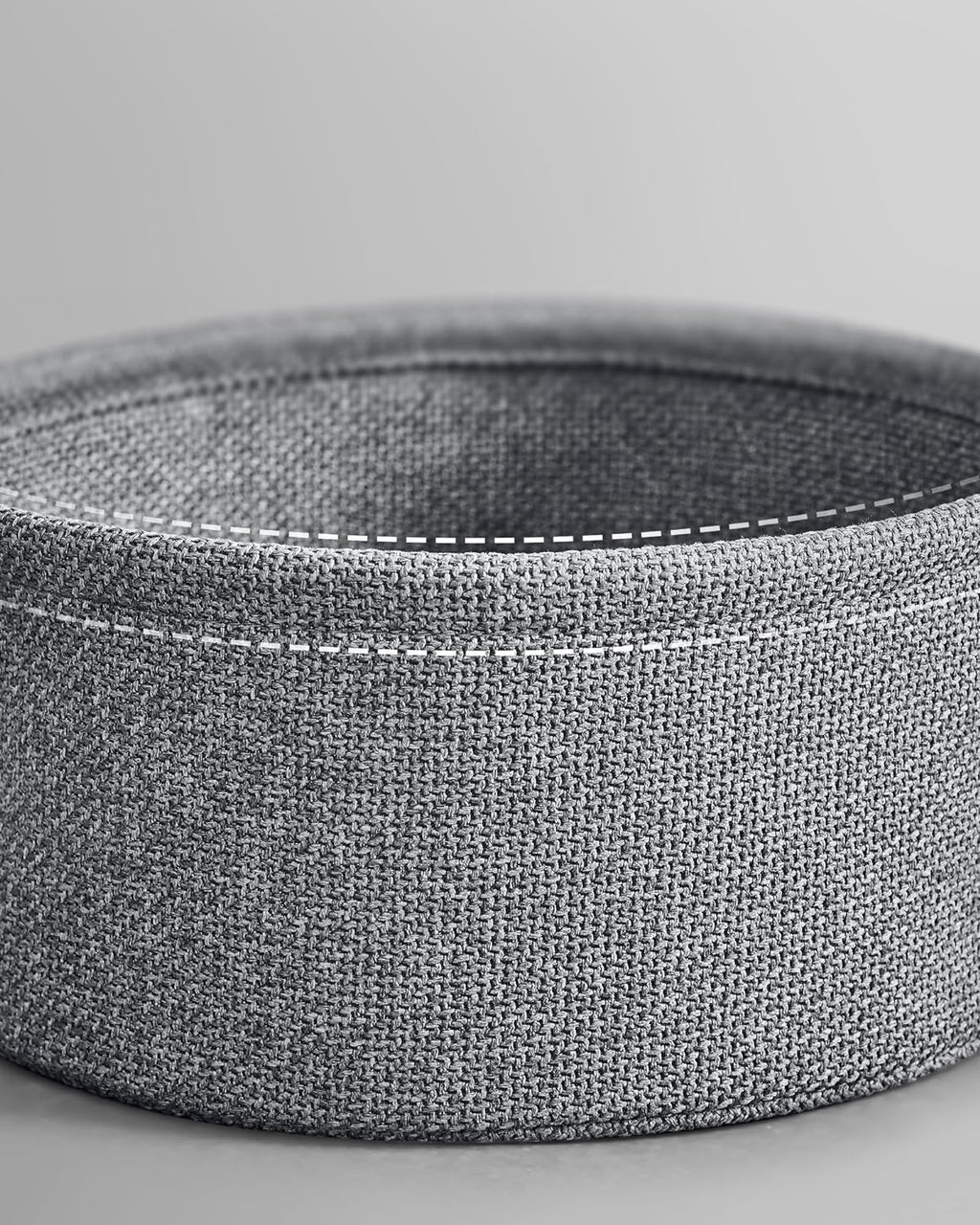 VASAGLE Masuta de cafea rotunda cu cos de stofa, statie de incarcare 2 prize si 2 USB, 45x50cm, negru