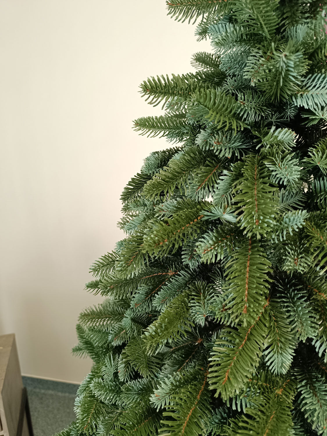 Brad artificial Christmas Deluxe by , Canada argintiu, 3D,180cm