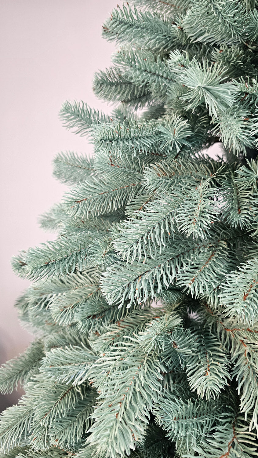 Brad artificial Christmas Deluxe by , Kovalivska argintiu, 3D, 210cm