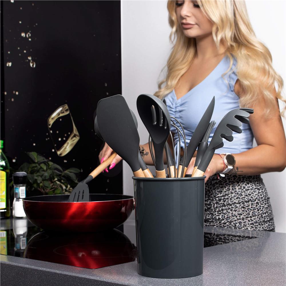 Set  12 ustensile de bucatarie din silicon termorezistent si maner din bambus, gri