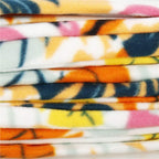 Patura pentru picnic sau plaja, cu folie izolatoare si maner, 200x200cm, model tropical, alb verde