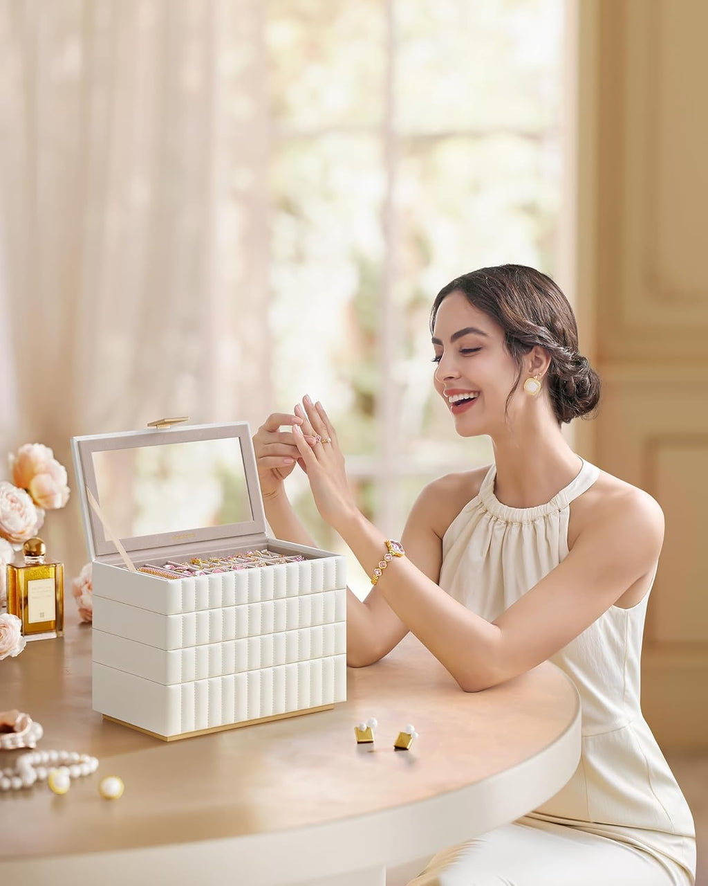 SONGMICS Cutie bijuterii 17x28x21 cm, 4 niveluri, oglinda, captuseala catifea, piele PU alba