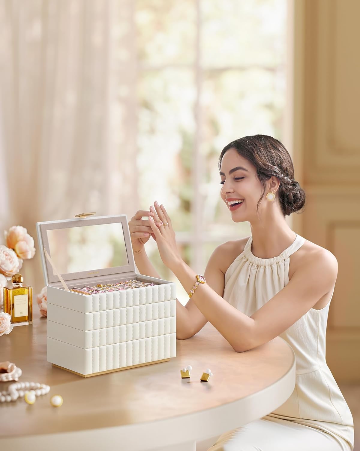 SONGMICS Cutie bijuterii 17x28x21 cm, 4 niveluri, oglinda, captuseala catifea, piele PU alba