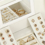 (DL) Cutie depozitare si organizare bijuterii, MDF, piele ecologica, 17,5 x 12 x 13,5 cm., crem