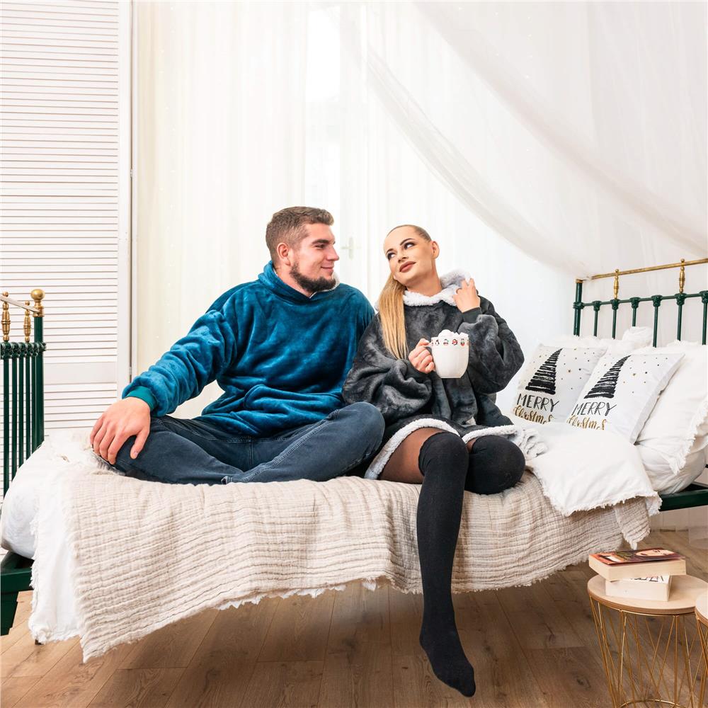 Patura tip hanorac, cu maneci, gluga si buzunare, material plus, marime universala, albastra