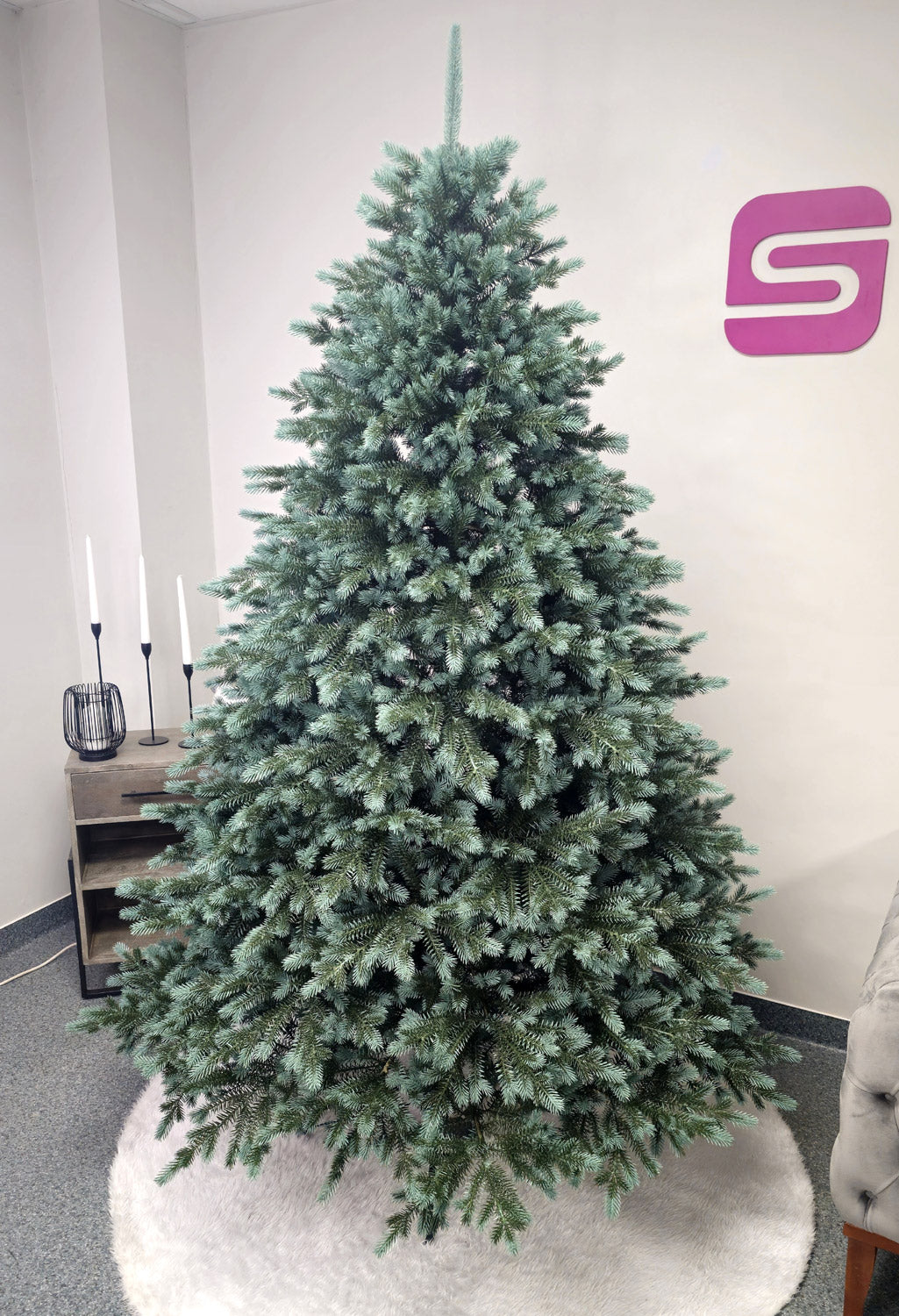 Brad artificial Christmas Deluxe by , Alaska Select verde argintiu, integral 3D, 230 cm