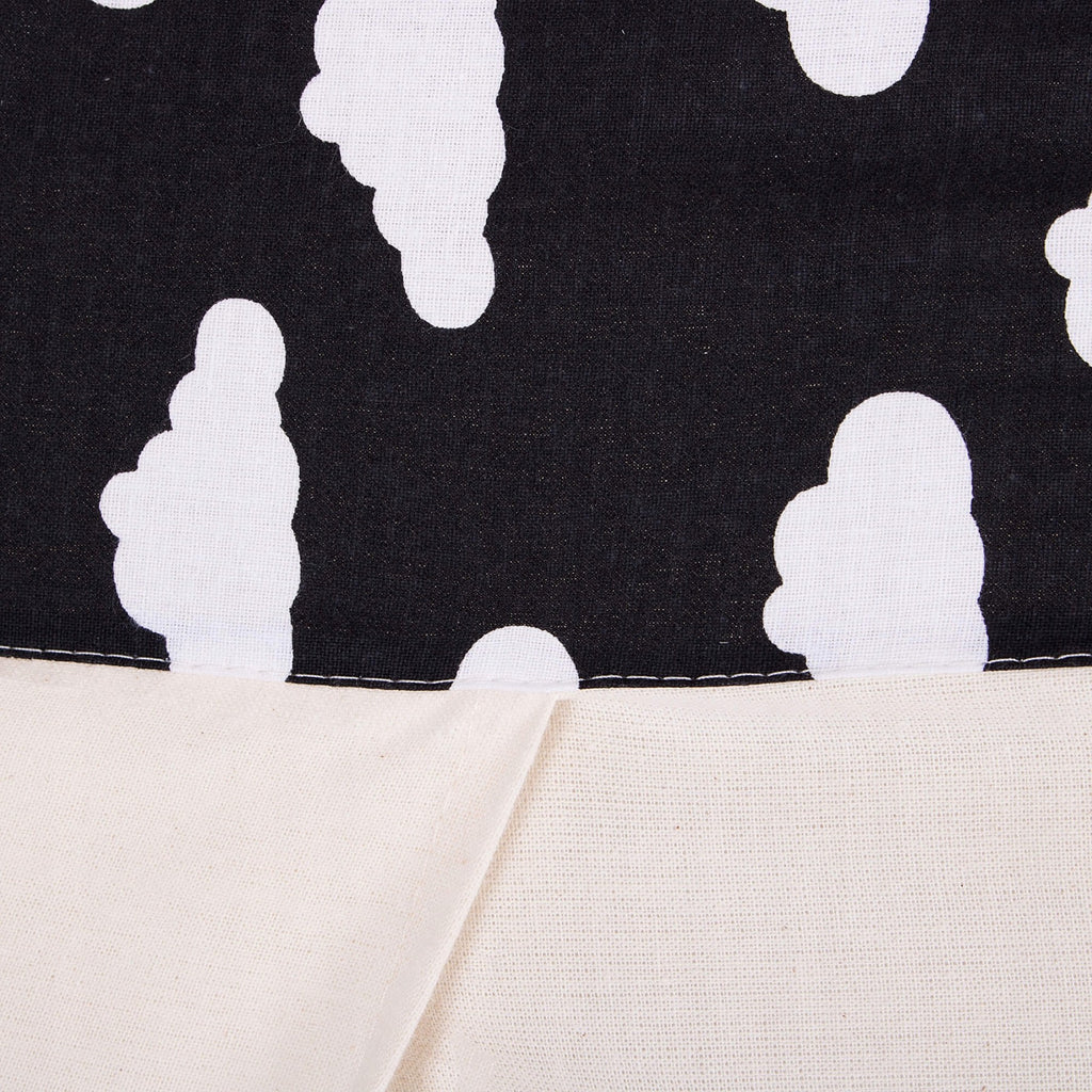 Cort copii  stil indian Teepee Tent cu fereastra, covoras gros si 2 perne, alb negru cu norisori