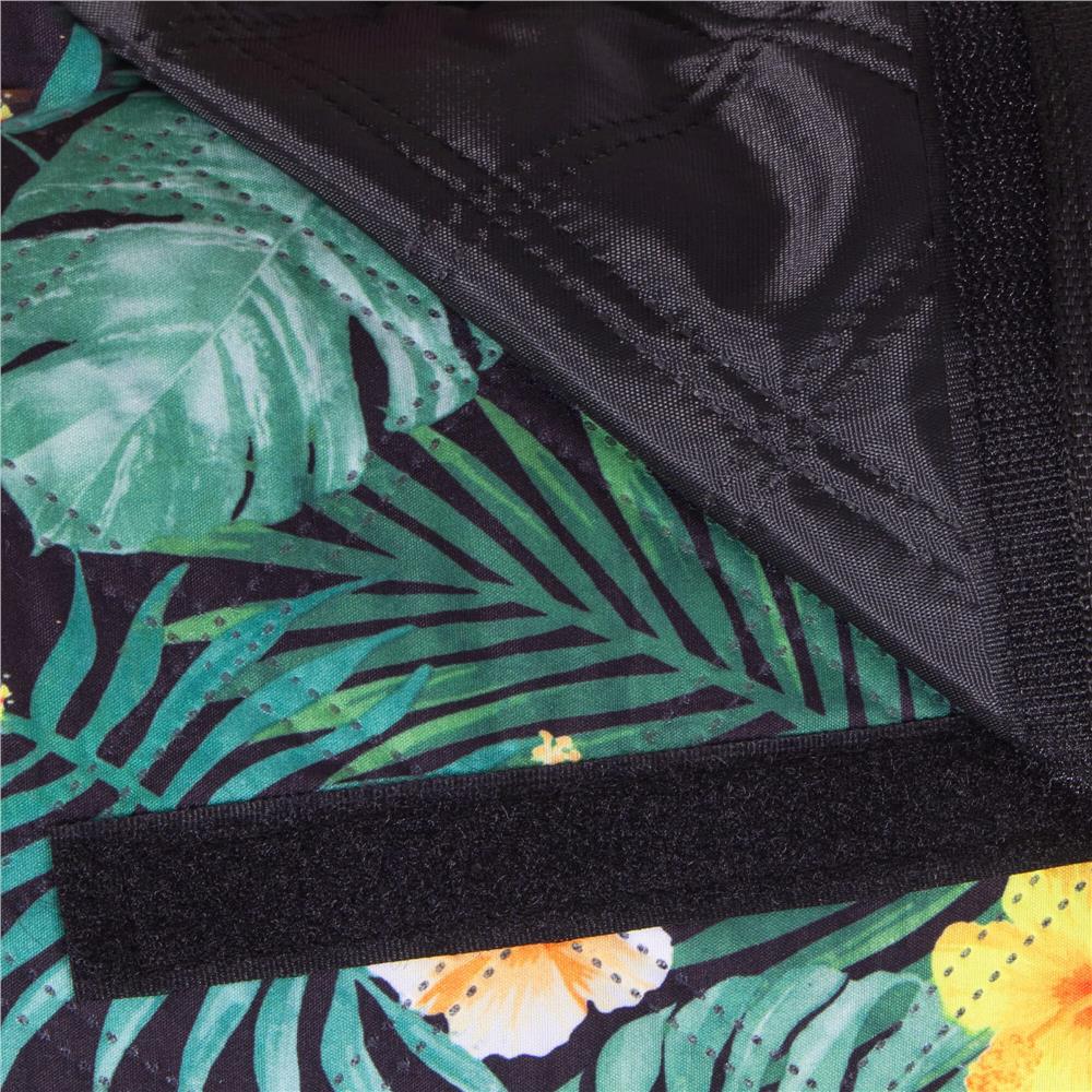 Patura pentru picnic sau plaja, cu folie izolatoare si maner, 200x200cm, negru floral