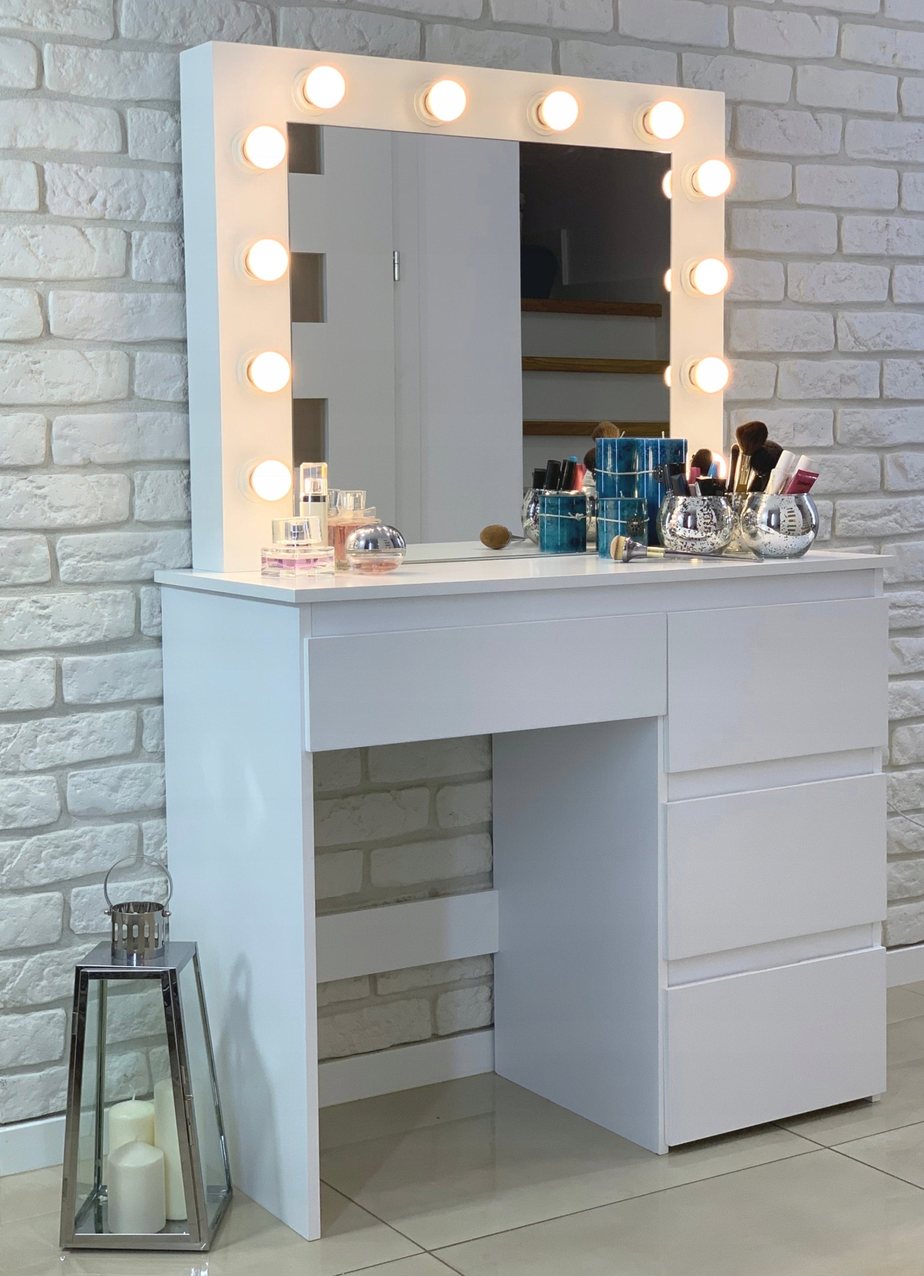 Masa de toaleta si machiaj Hollywood Pro, alba, cu 4 sertare, oglinda si 12 LED-uri, 90x40x140 cm