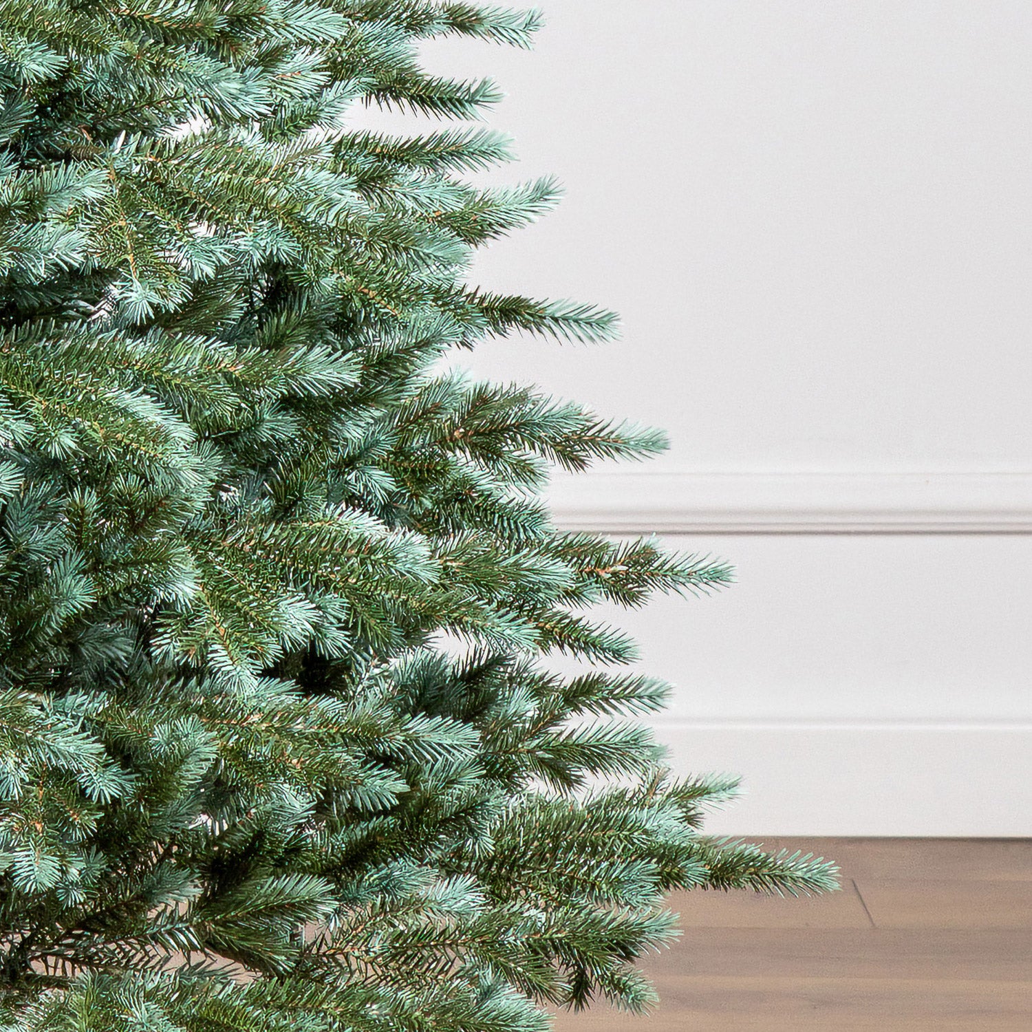 Brad artificial Christmas Deluxe by , Alaska Select verde argintiu, integral 3D, 180 cm