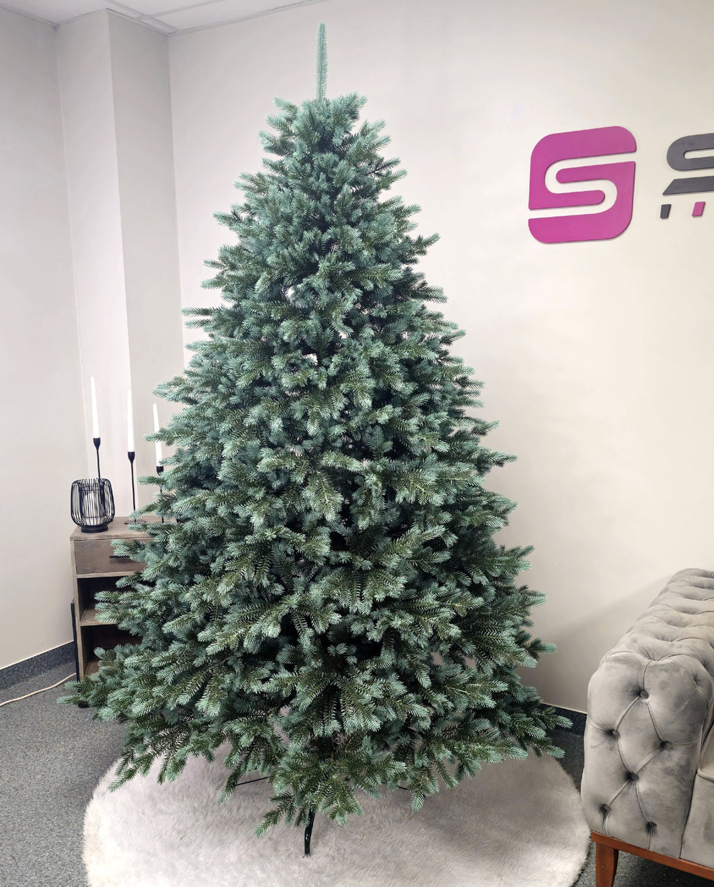 Brad artificial Christmas Deluxe by , Alaska Select verde argintiu, integral 3D, 210 cm