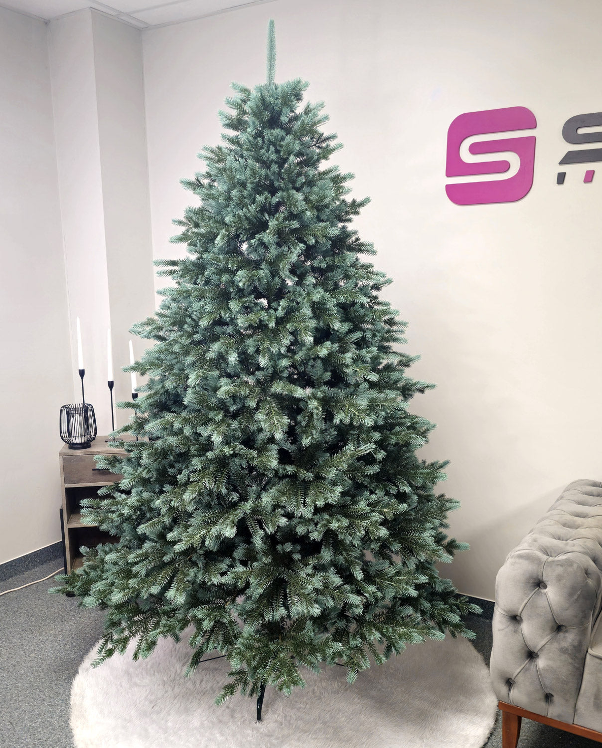 Brad artificial Christmas Deluxe by , Alaska Select verde argintiu, integral 3D, 210 cm