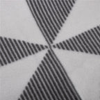 Patura pentru picnic sau plaja, cu folie izolatoare si maner, 180x220cm, gri