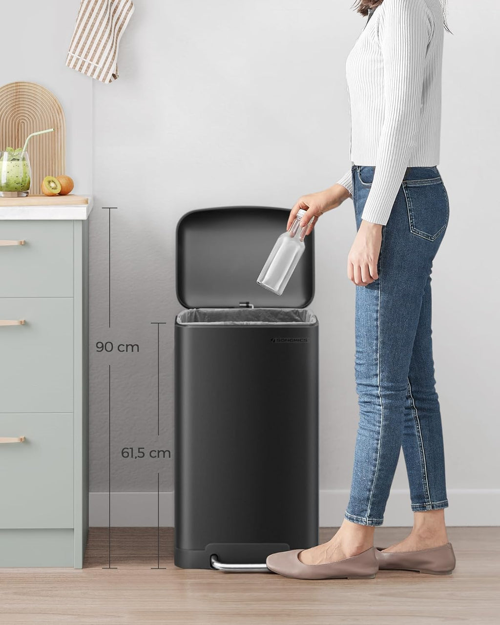 SONGMICS Cos de gunoi din otel, cu pedala si soft-close, galeata interioara, 30 litri, negru
