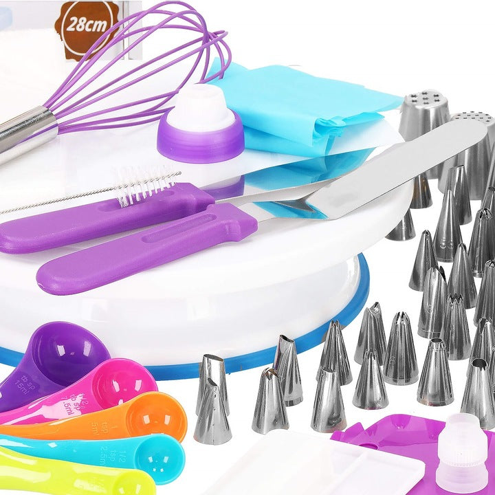 Set patiserie cu platou rotativ, 137 piese cu sabloane pentru ornarea prajiturilor