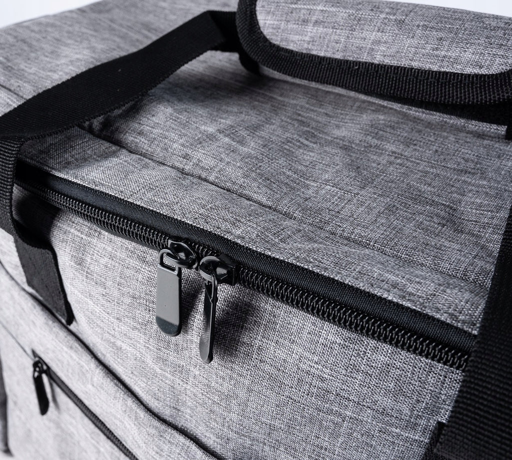 Geanta de drumetie pentru animale de companie, cu spatii de depozitare si accesorii