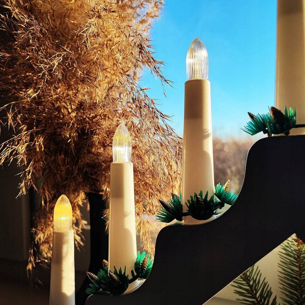 Lumanari decorative de Craciun, stand de lemn, 7 becuri tip LED, culoare alba