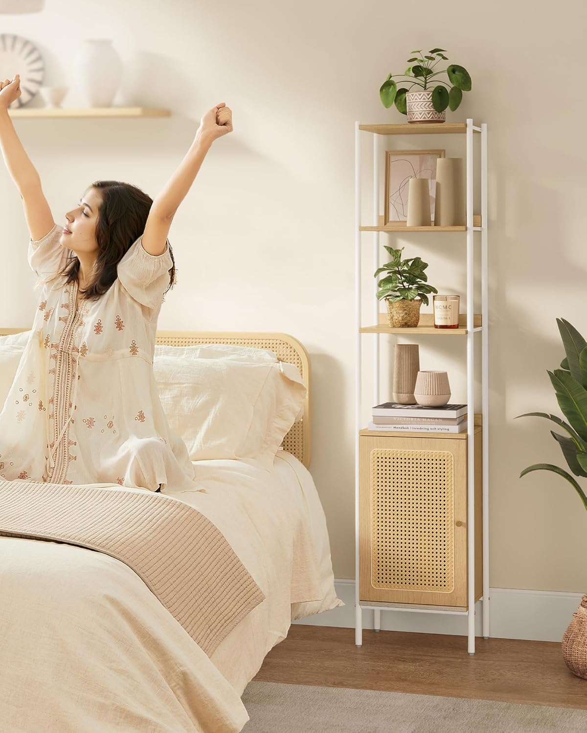 VASAGLE Biblioteca cu 6 etaje, cadru metalic, usa cu efect ratan Boho, 30x40x175 cm, alb si bej