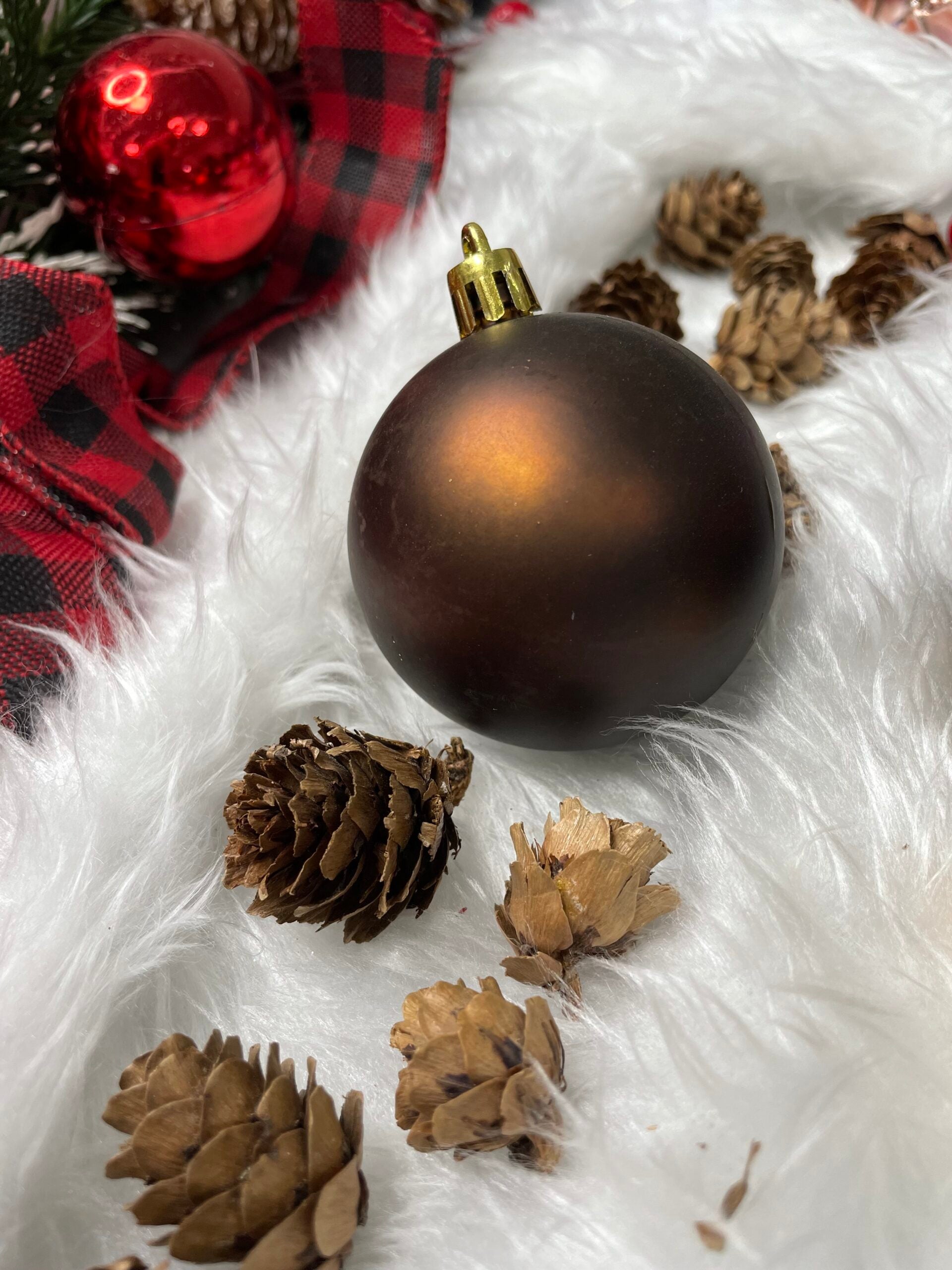 Set globuri si decoratiuni de Craciun, 101 piese, diverse dimensiuni, roz auriu