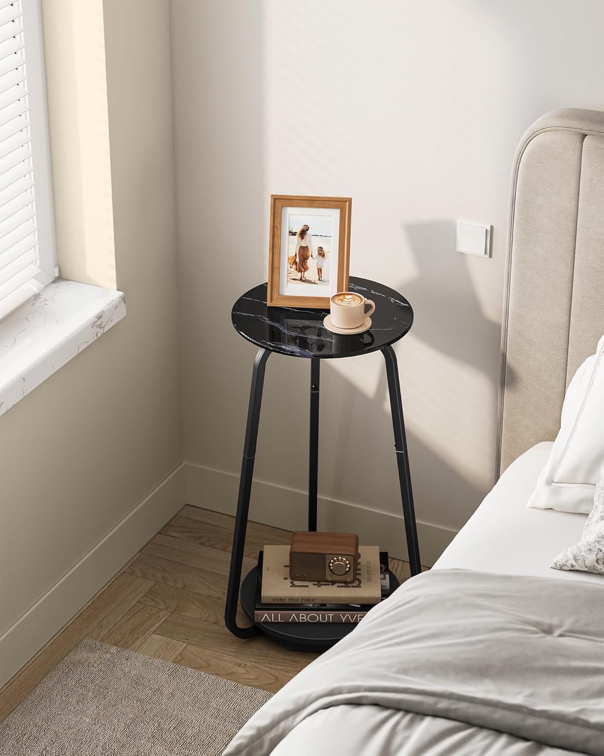 VASAGLE Masuta rotunda tip noptiera, blat din sticla si raft inferior din PAL, cadru metalic, 30x30x55 cm, negru