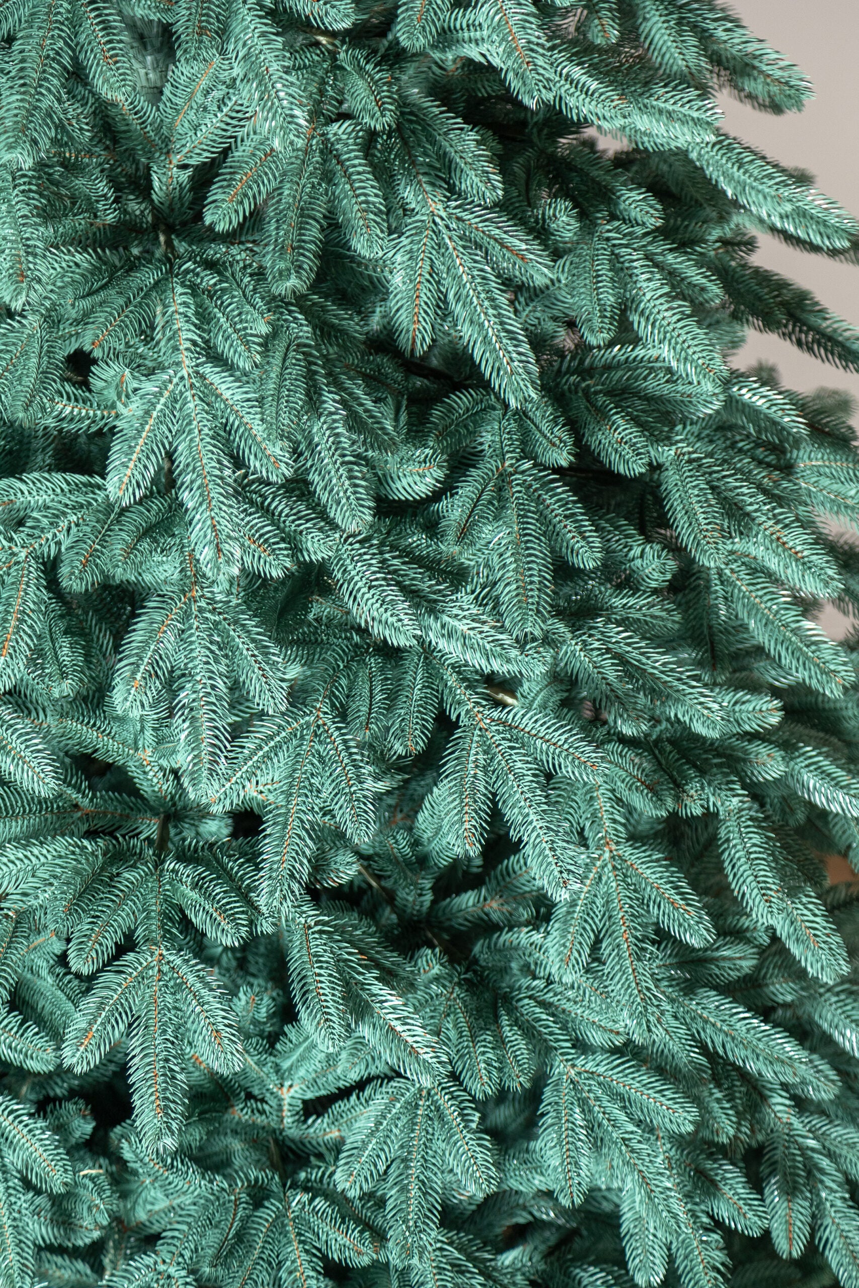 Brad artificial Christmas Deluxe by , Laponia Select argintiu, integral 3D, 230cm