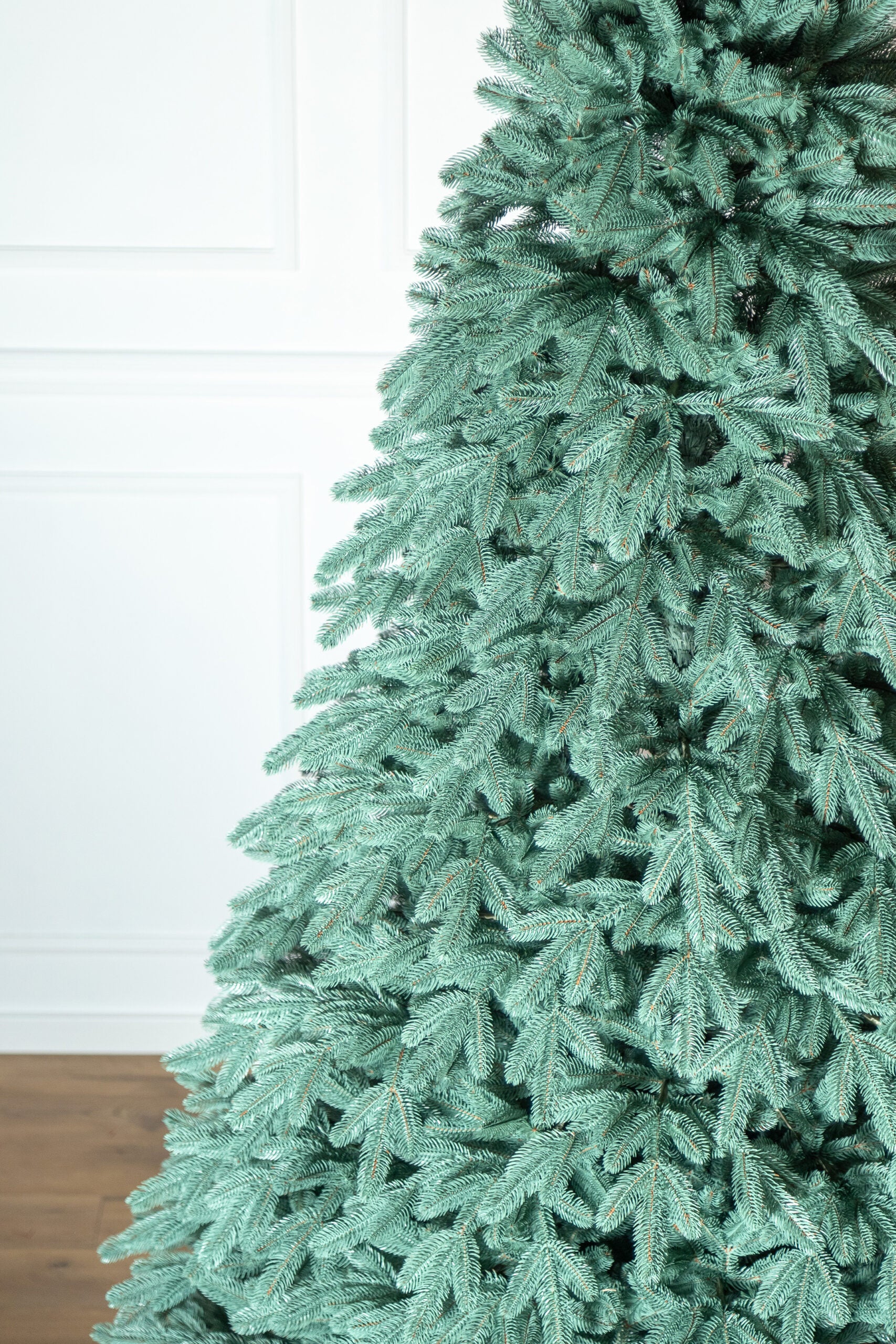 Brad artificial Christmas Deluxe by , Laponia Select argintiu, integral 3D, 230cm