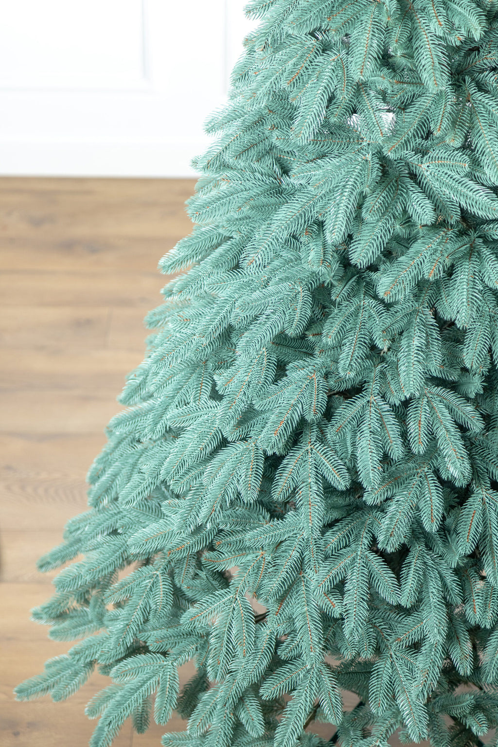 Brad artificial Christmas Deluxe by , Laponia Select argintiu, integral 3D, 230cm