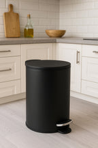 Cos gunoi 5Five Colors Colors cu pedala si inchidere soft-close, otel, 3 L, 23x23x17 cm, negru