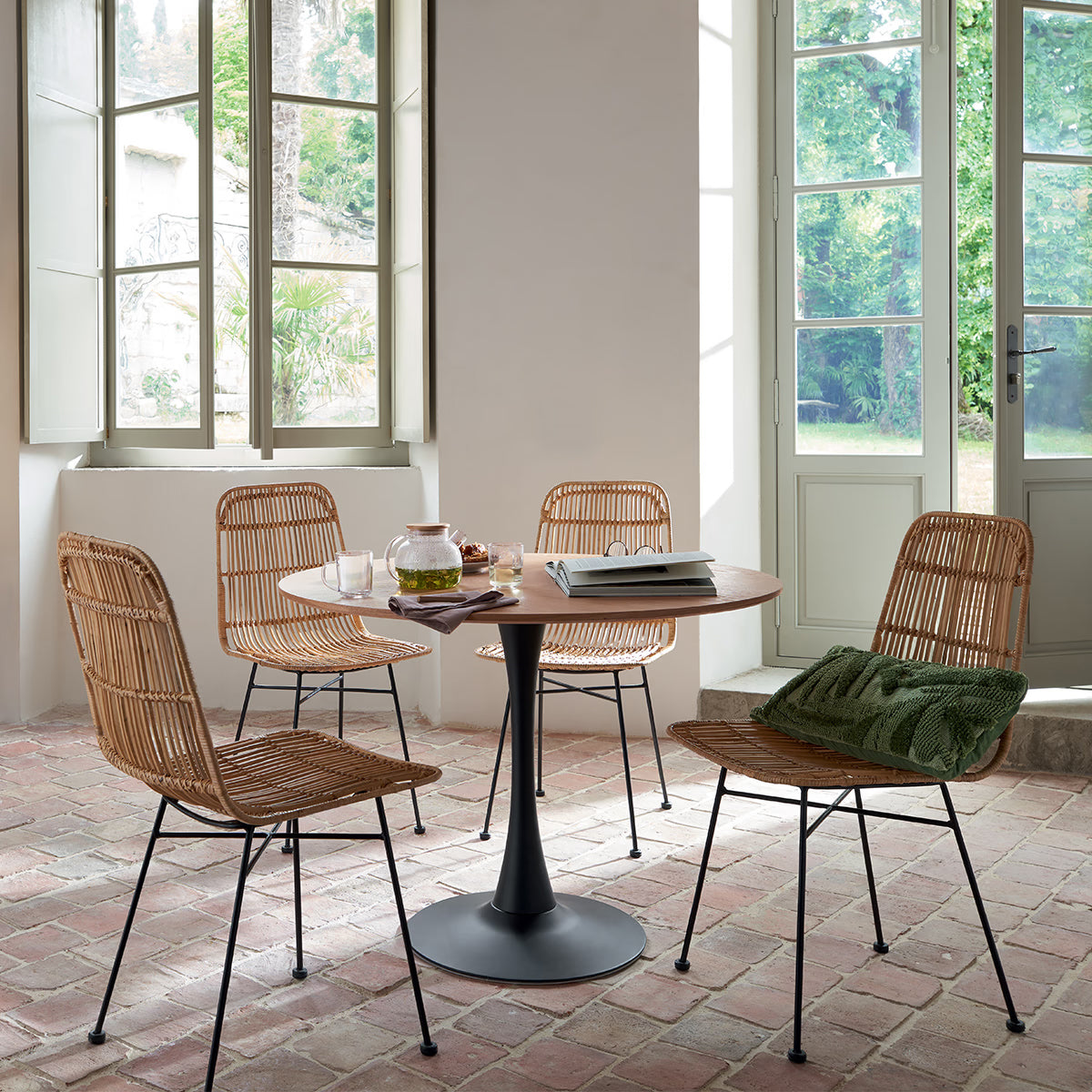 Masa rotunda Atmosphera Elias, 102x74 cm, MDF si metal, negru si stejar