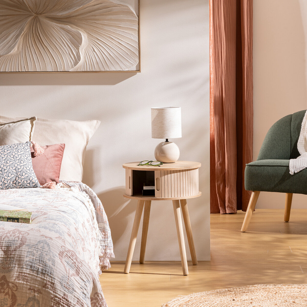 Noptiera rotunda Atmosphera Nysos cu 2 usi glisante si raft interior, 40x54 cm, crem natur