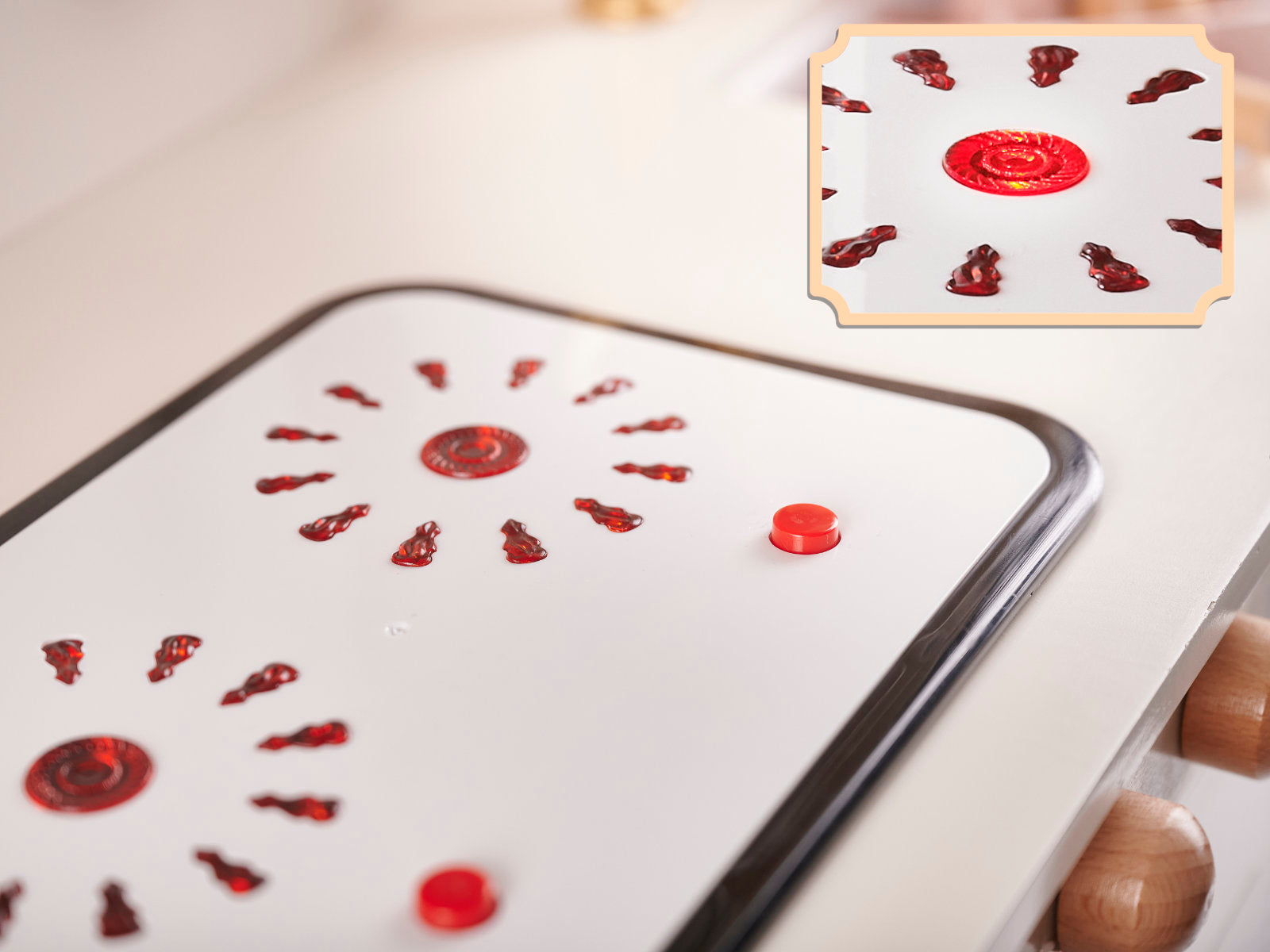 Bucatarie din lemn pentru copii 100x68x29 cm, cu accesorii si efecte luminoase, stil retro, MDF si plastic, boho, crem