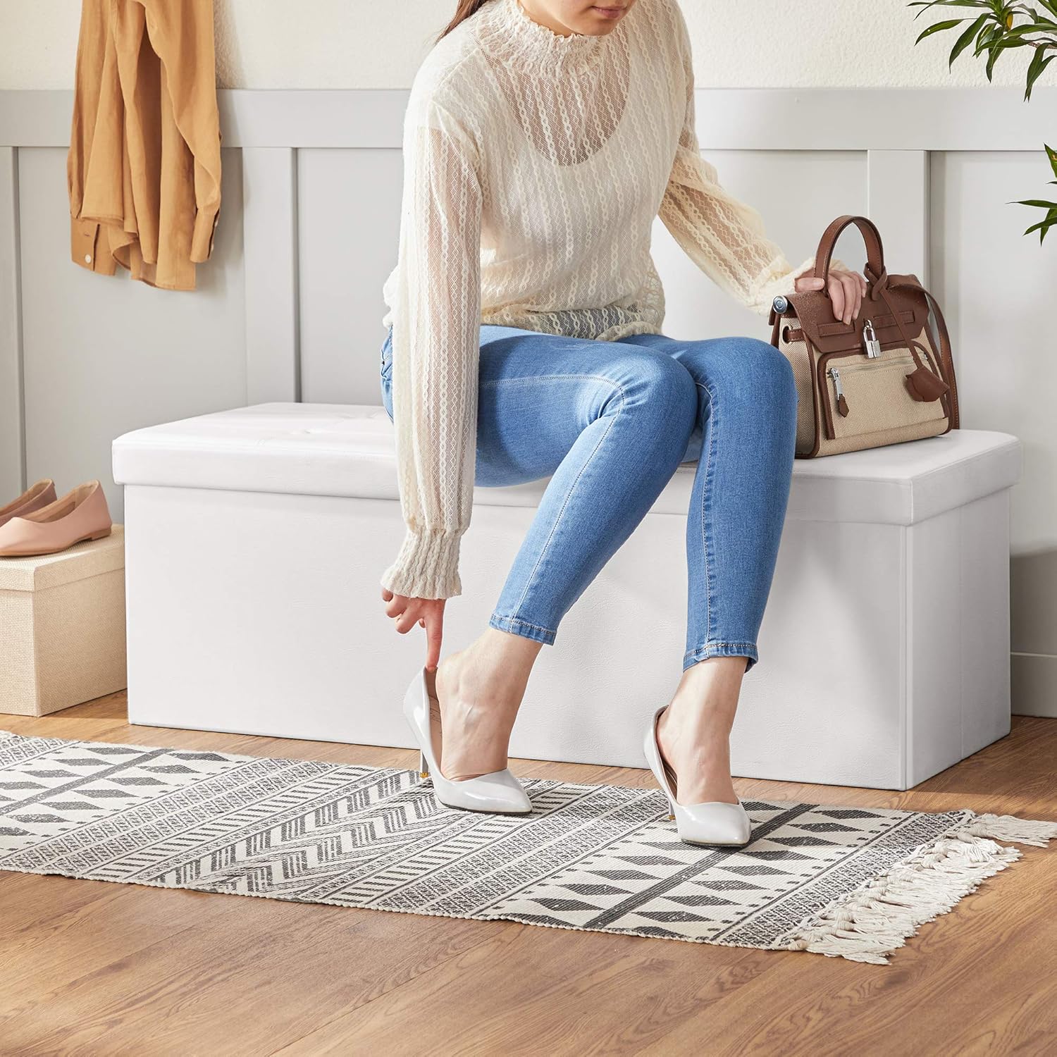 SONGMICS Taburet pliabil cu spatiu de depozitare, 3 locuri, imitatie piele, 110x38x38 cm, alb