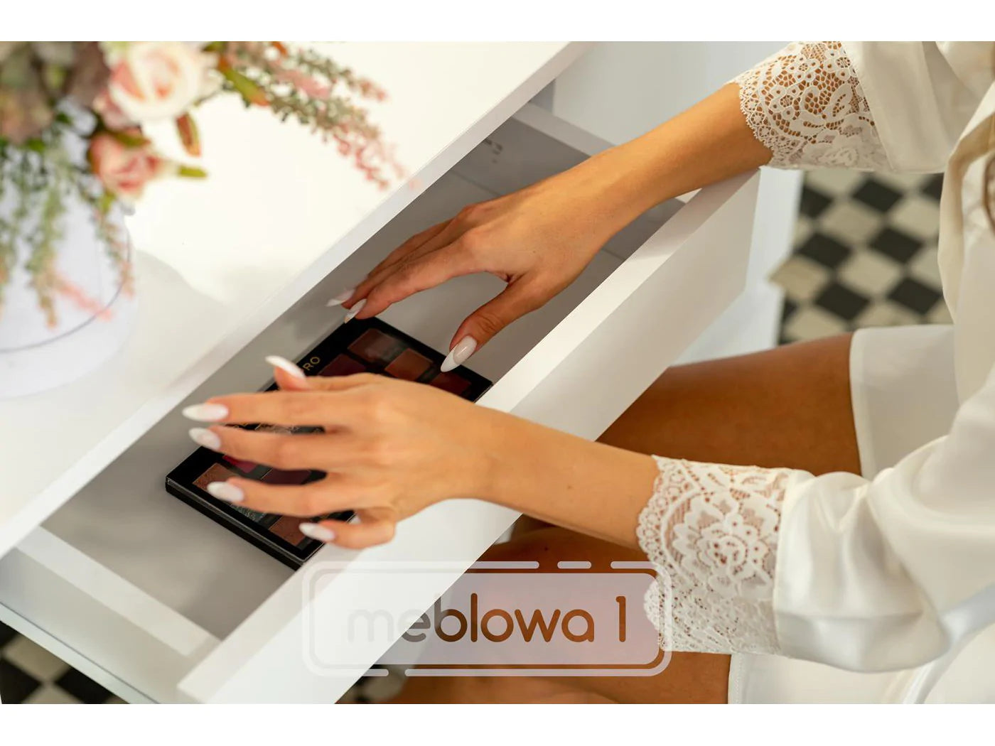 Masa de toaleta si machiaj Hollywood cu oglinda LED si 4 sertare, 94x43x140 cm, alb mat