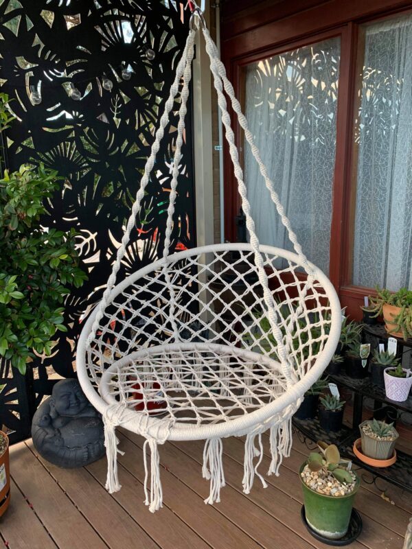 Scaun rotund tip leagan suspendat pentru casa sau gradina, cu franjuri, 150kg, crem