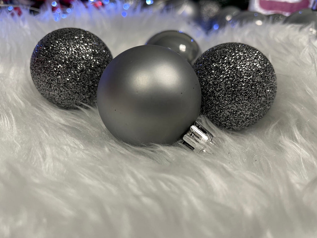 Set globuri de Craciun, 30 bucati, 3 modele, 4/5/6cm, gri argintiu