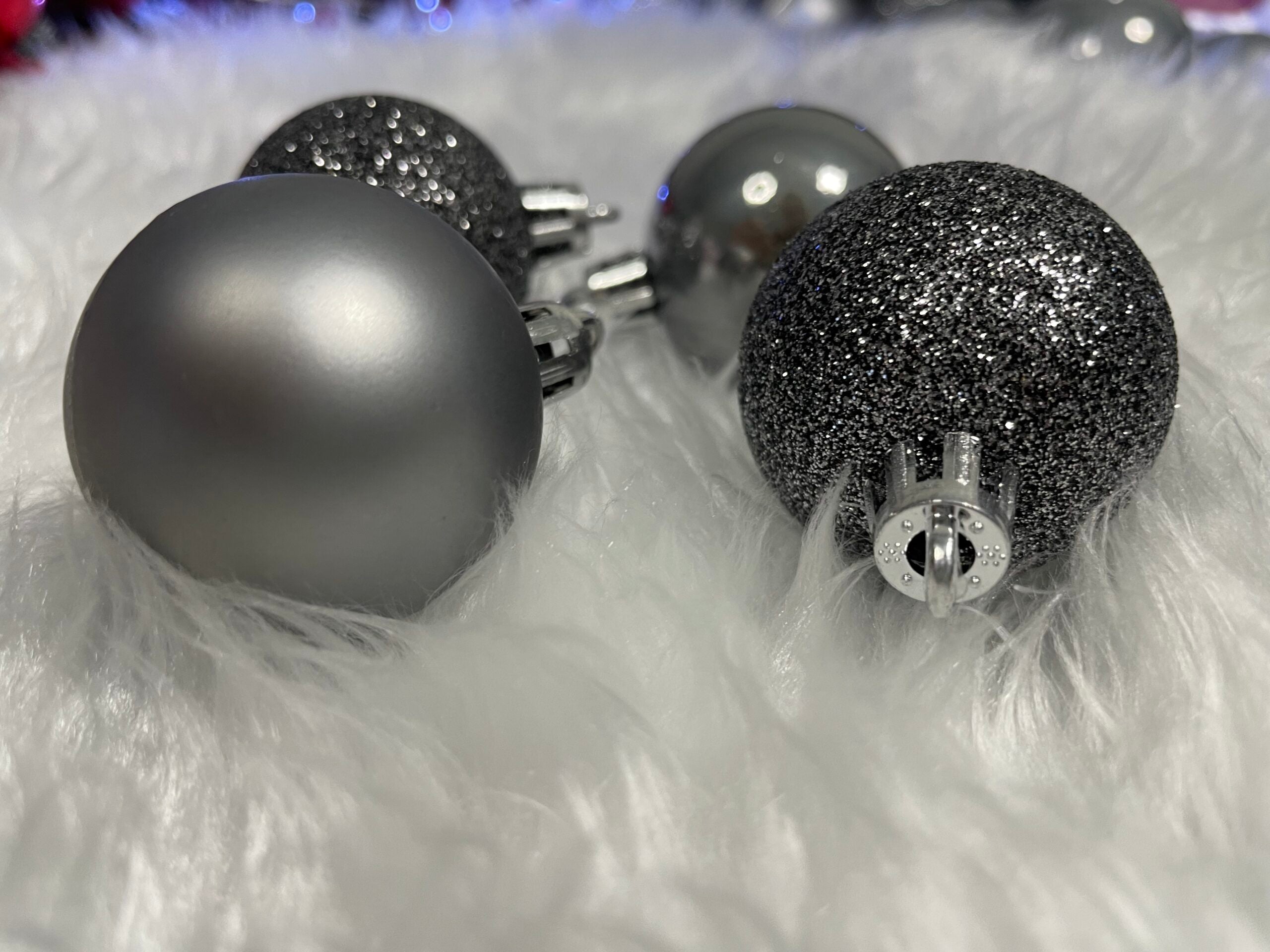 Set globuri de Craciun, 30 bucati, 3 modele, 4/5/6cm, gri argintiu