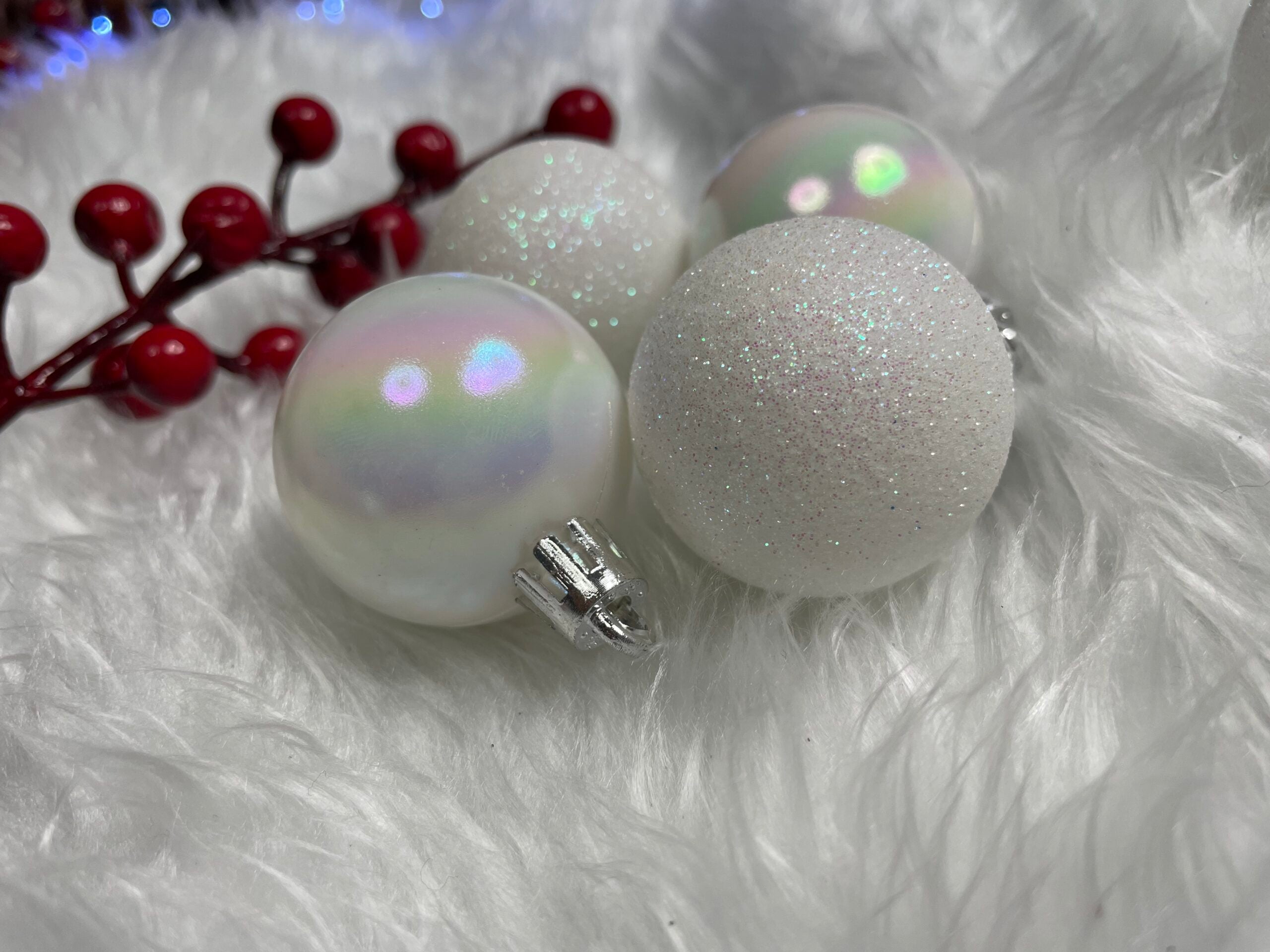 Set globuri de Craciun, 30 bucati, 3 modele, 4/5/6cm, alb