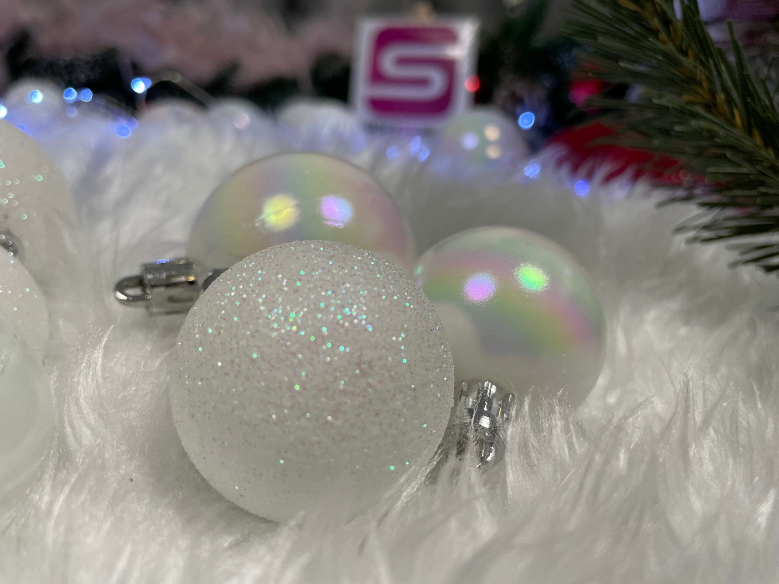 Set globuri de Craciun, 30 bucati, 3 modele, 4/5/6cm, alb