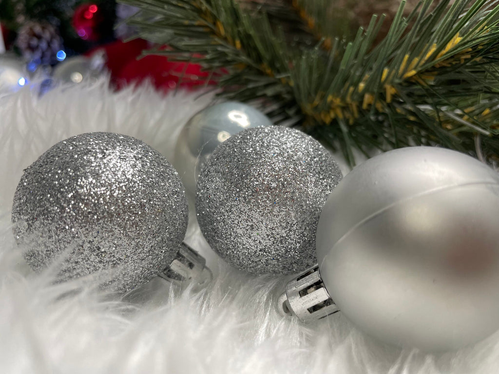 Set globuri de Craciun, 30 bucati, 3 modele, 4/5/6cm, argintiu