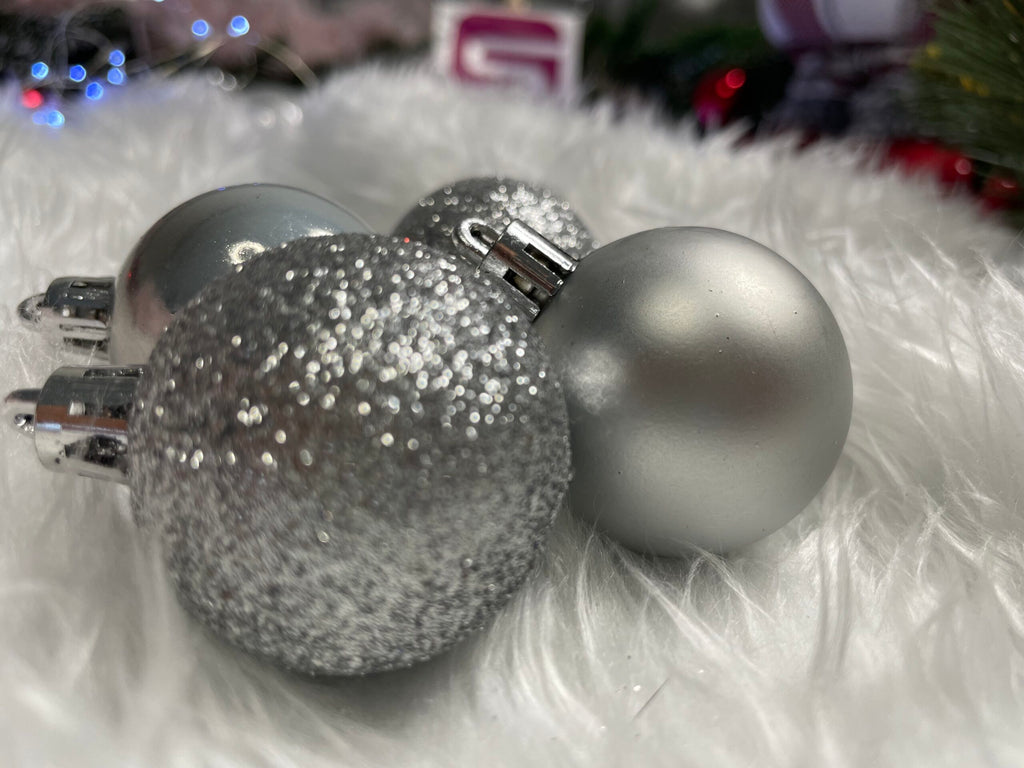 Set globuri de Craciun, 30 bucati, 3 modele, 4/5/6cm, argintiu