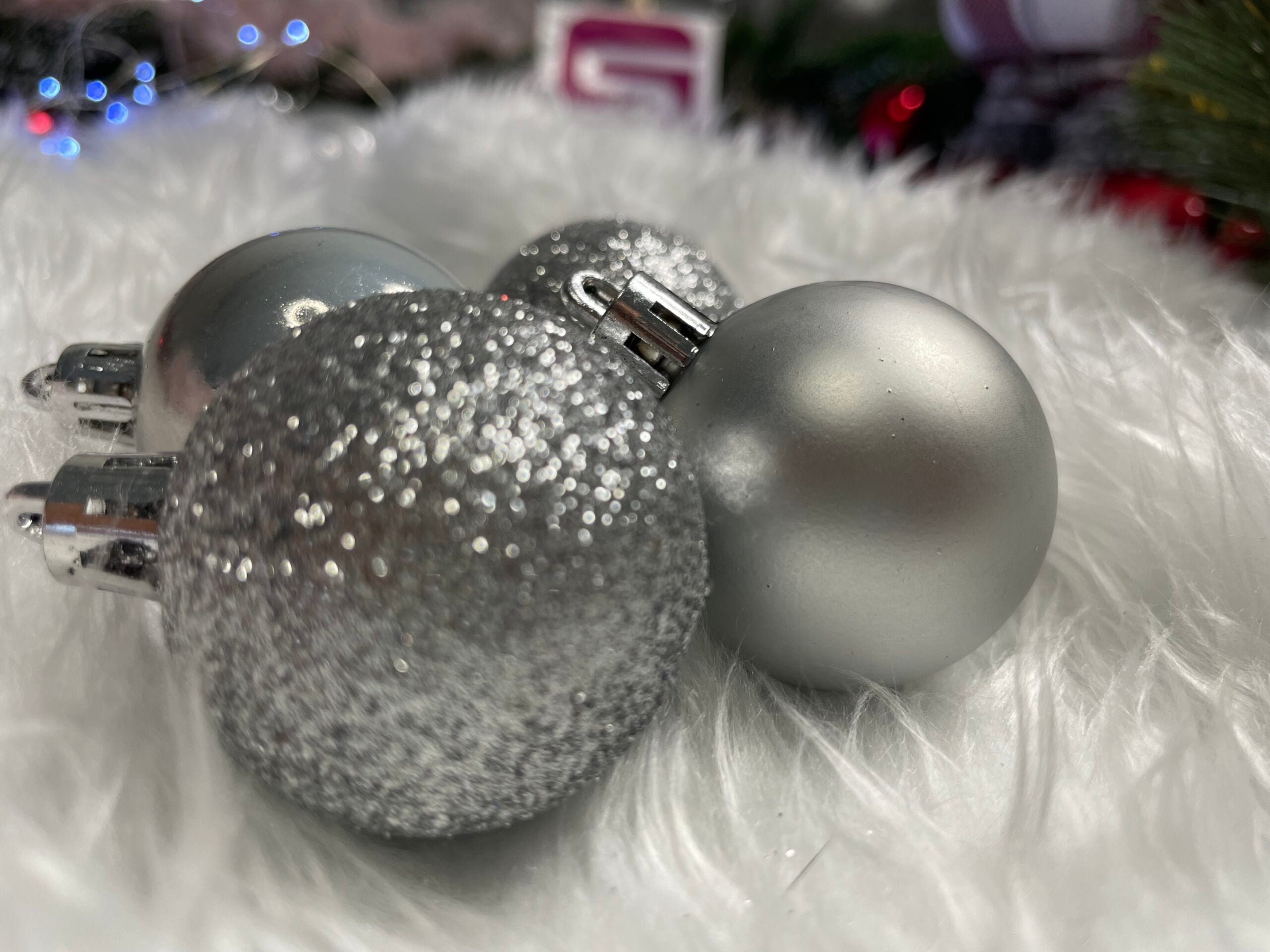 Set globuri de Craciun, 30 bucati, 3 modele, 4/5/6cm, argintiu