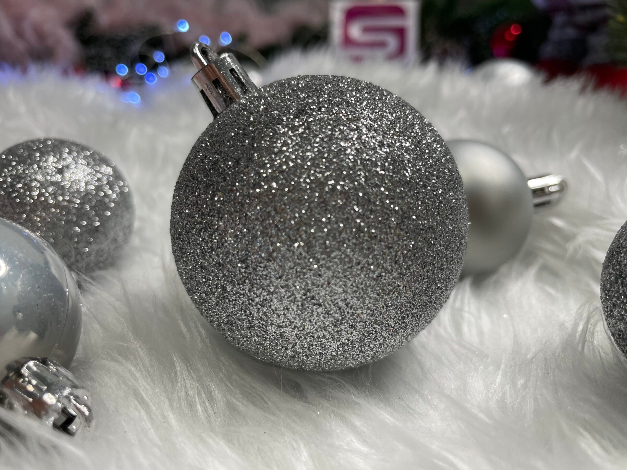 Set globuri de Craciun, 30 bucati, 3 modele, 4/5/6cm, argintiu