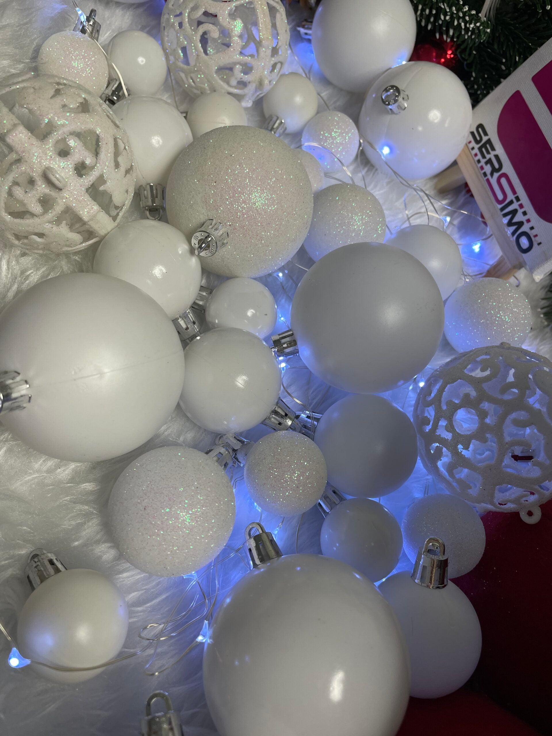 Set globuri si decoratiuni de Craciun, 100 piese, diverse dimensiuni cu stea, alb