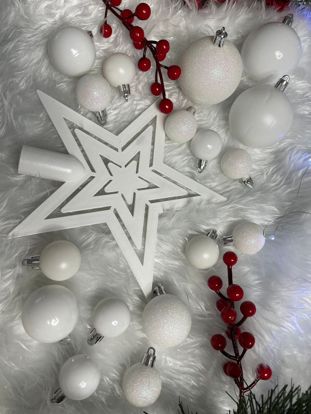 Set globuri si decoratiuni de Craciun, 100 piese, diverse dimensiuni cu stea, alb