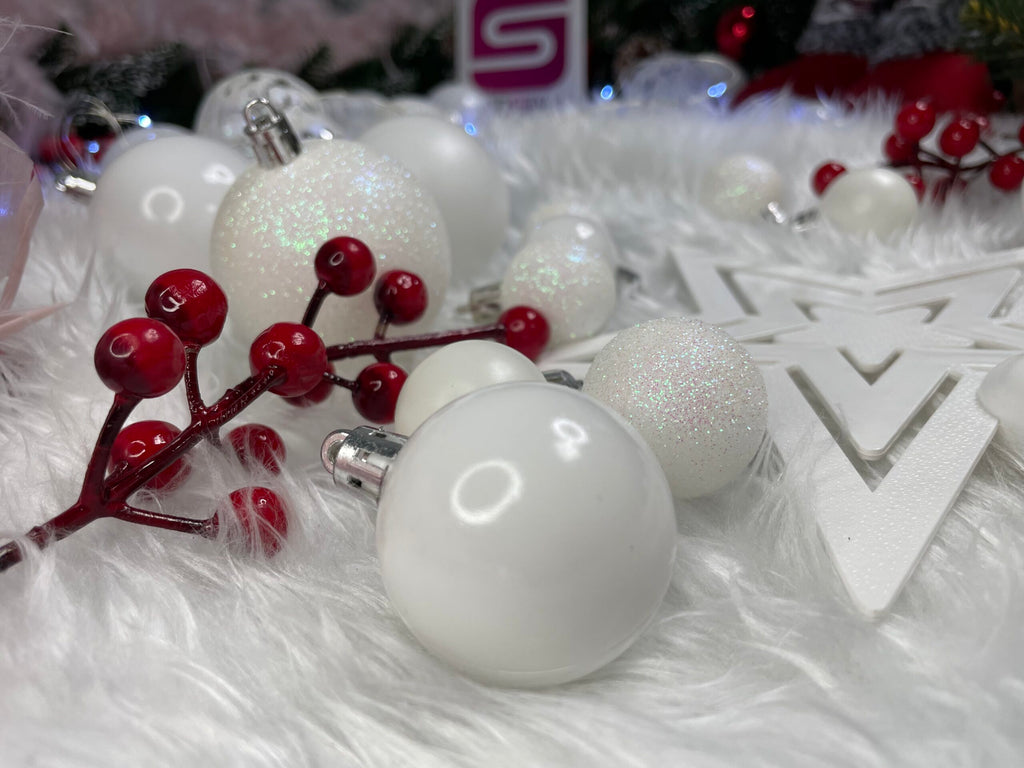 Set globuri si decoratiuni de Craciun, 100 piese, diverse dimensiuni cu stea, alb