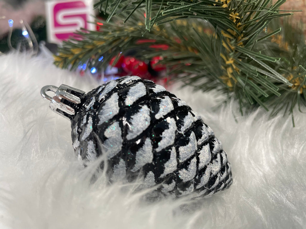 Set globuri si decoratiuni de Craciun, 77 piese, diverse dimensiuni, negru