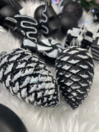 Set globuri si decoratiuni de Craciun, 77 piese, diverse dimensiuni, negru