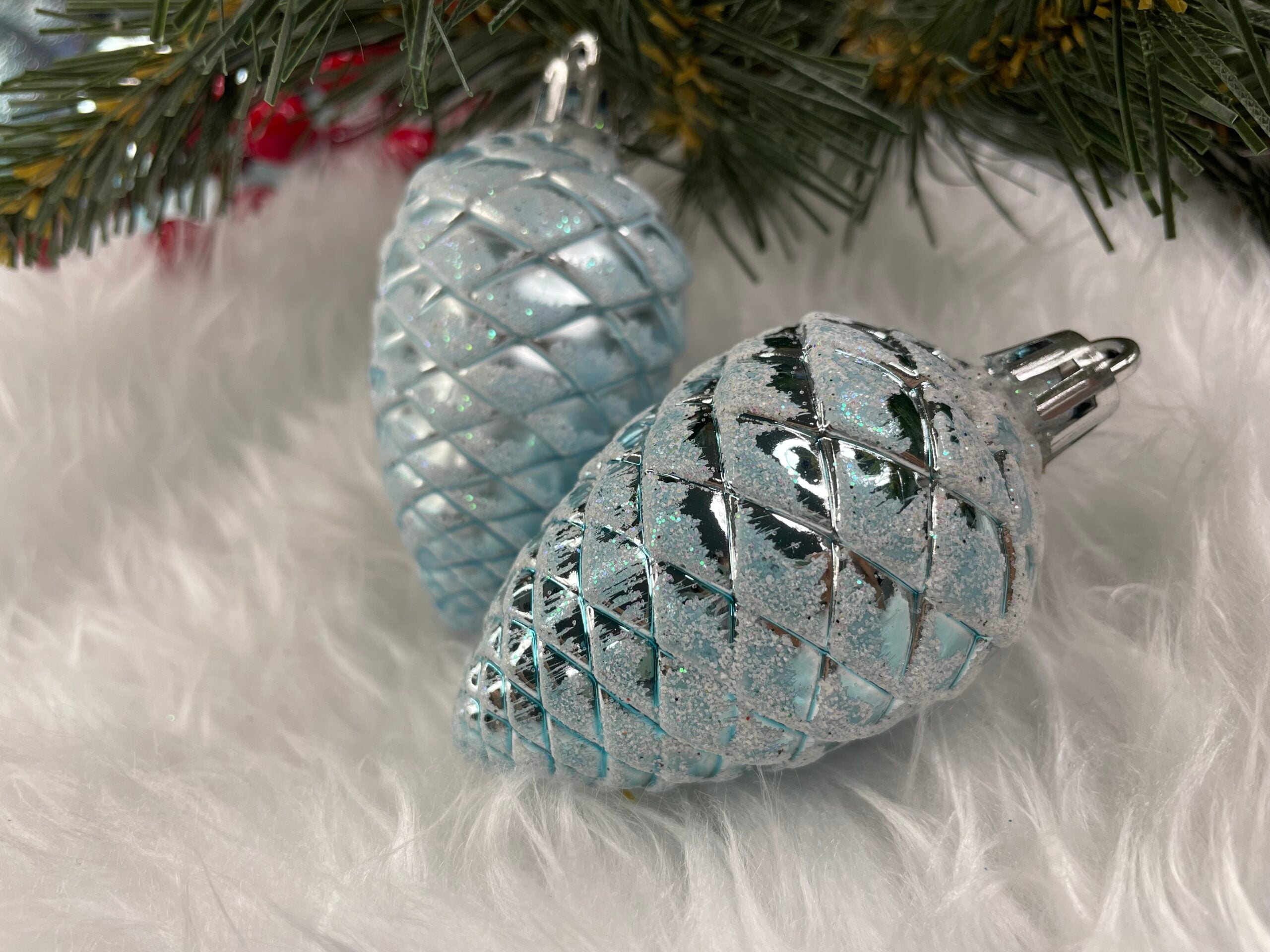 Set globuri si decoratiuni de Craciun, 77 piese, diverse dimensiuni, albastru